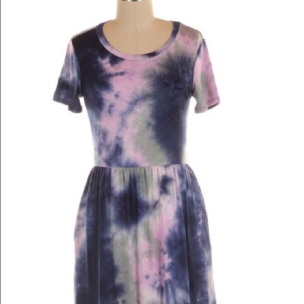 IN SEARCH OF THIS DRESS!